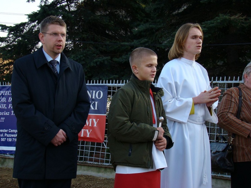 Zdjęcie w galerii na portalu naszwodzislaw.com: Wierni modlili się pod krzyżem wiadomości z regionu