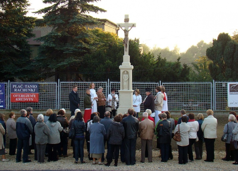 Zdjęcie w galerii na portalu naszwodzislaw.com: Wierni modlili się pod krzyżem wiadomości z regionu