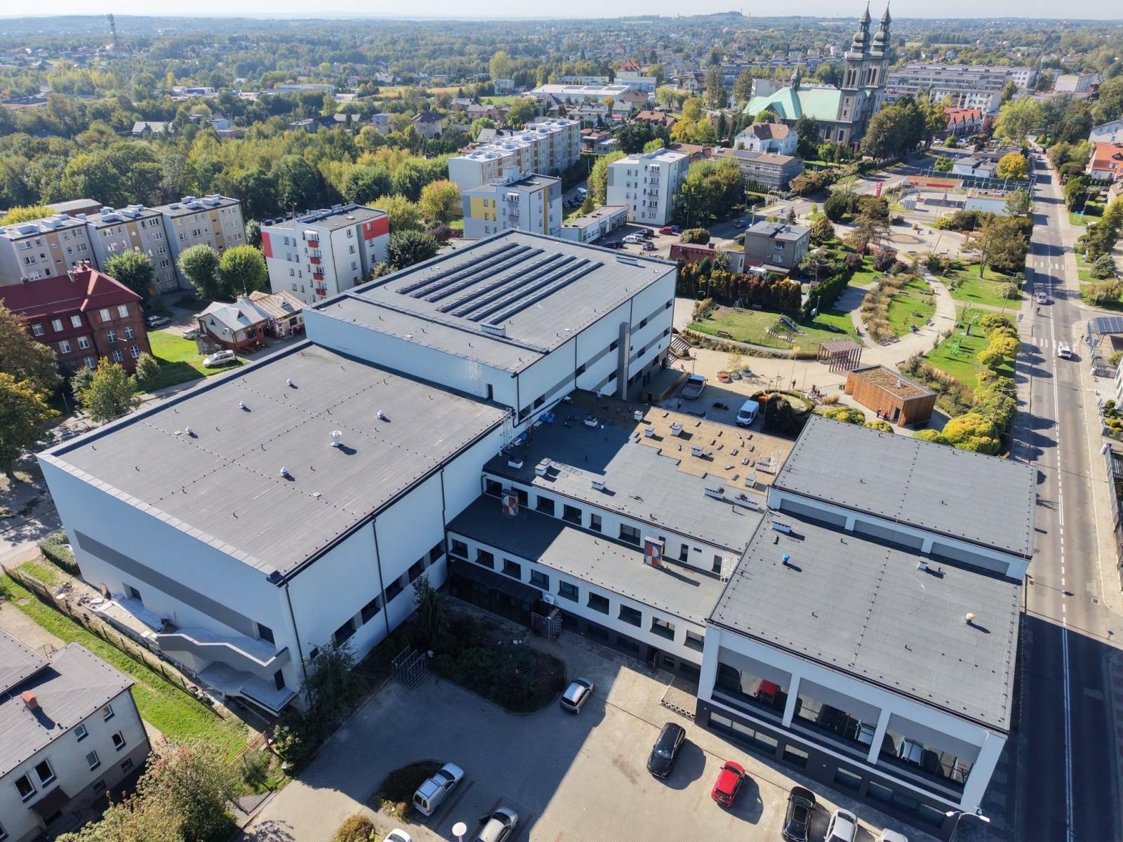 Zdjęcie w galerii na portalu naszwodzislaw.com: MOSiR Radlin zmienia się z dnia na dzień. Zdjęcia z drona pokazują postępy prac wiadomości z regionu