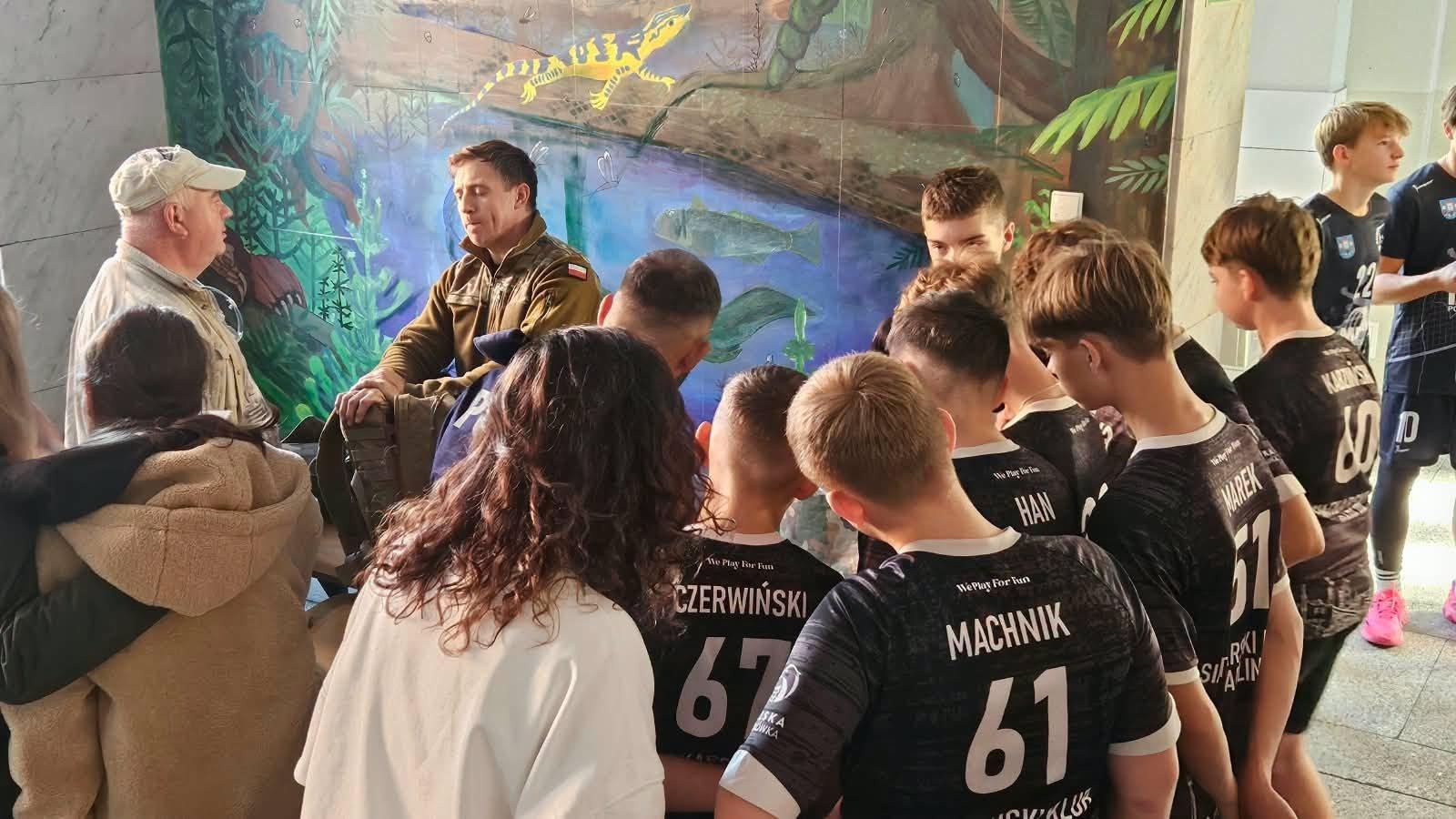 Zdjęcie w galerii na portalu naszwodzislaw.com: Plecak ewakuacyjny i alerty RCB. Radlin przygotowuje mieszkańców na sytuacje kryzysowe wiadomości z regionu