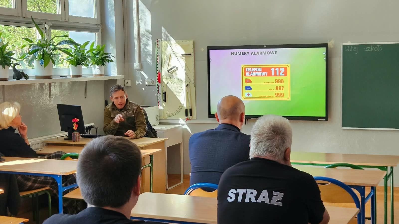 Zdjęcie w galerii na portalu naszwodzislaw.com: Plecak ewakuacyjny i alerty RCB. Radlin przygotowuje mieszkańców na sytuacje kryzysowe wiadomości z regionu