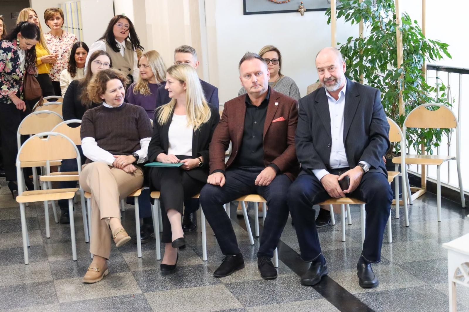 Zdjęcie w galerii na portalu naszwodzislaw.com: Nowa ekopracownia w Wodzisławiu. Uczniowie SP nr 8 zyskali nowoczesną przestrzeń do nauki wiadomości z regionu