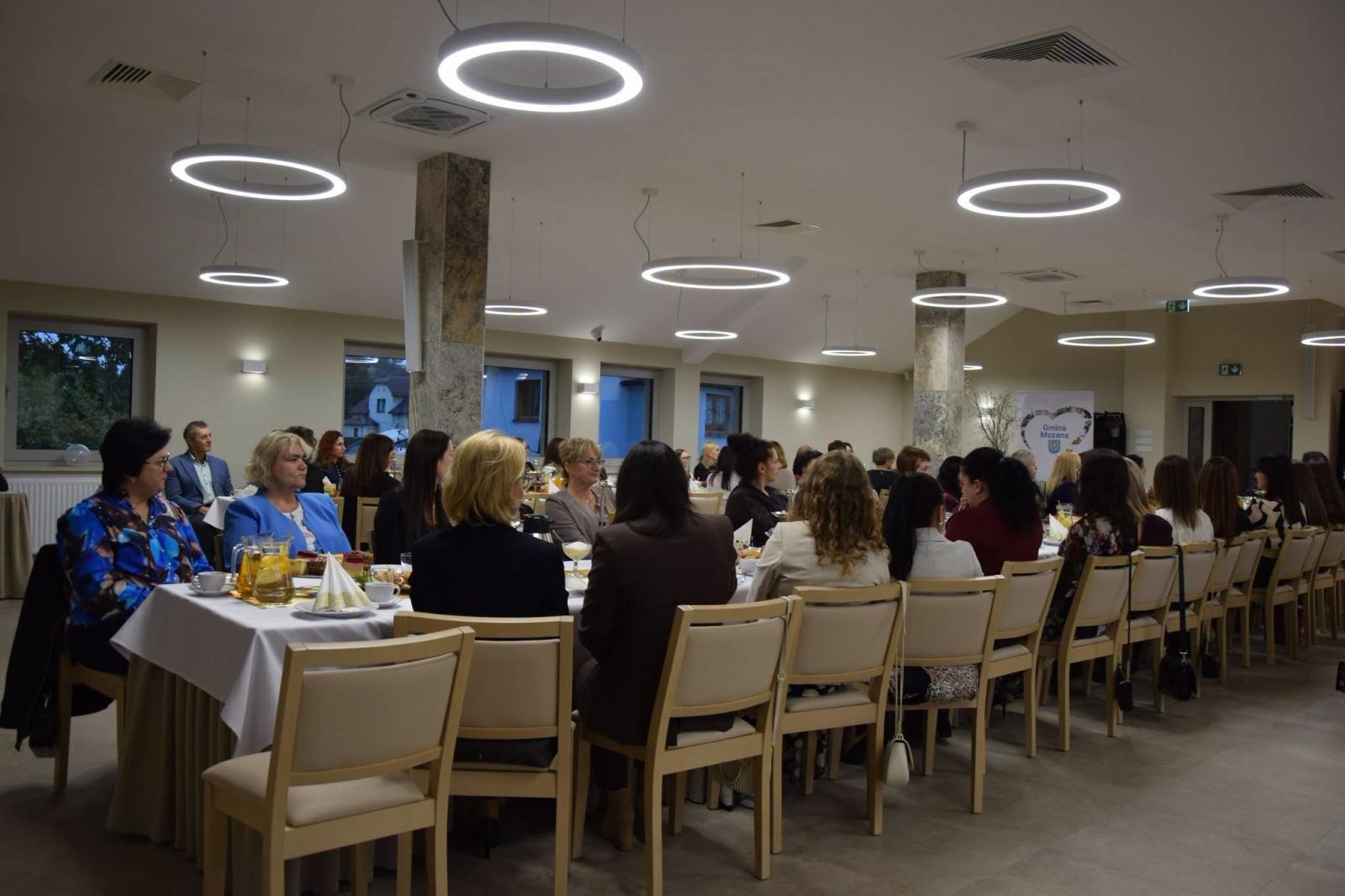 Zdjęcie w galerii na portalu naszwodzislaw.com: Po siedmiu latach wróciła Gala Edukacji Gminy Mszana. Wójt nagrodził nauczycieli wiadomości z regionu