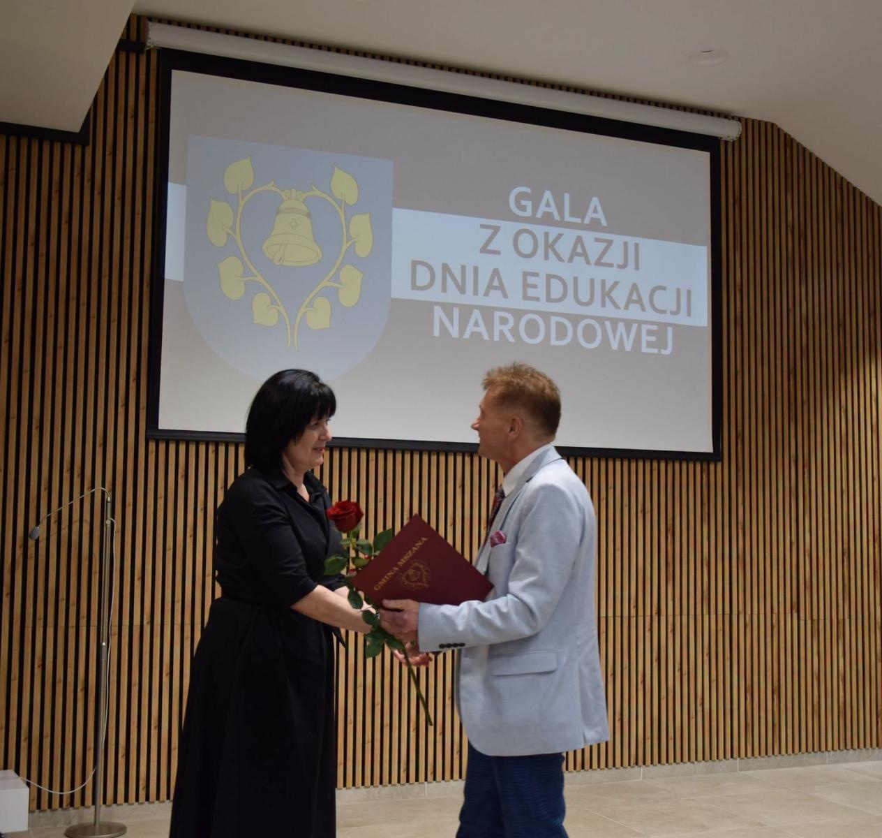 Zdjęcie w galerii na portalu naszwodzislaw.com: Po siedmiu latach wróciła Gala Edukacji Gminy Mszana. Wójt nagrodził nauczycieli wiadomości z regionu