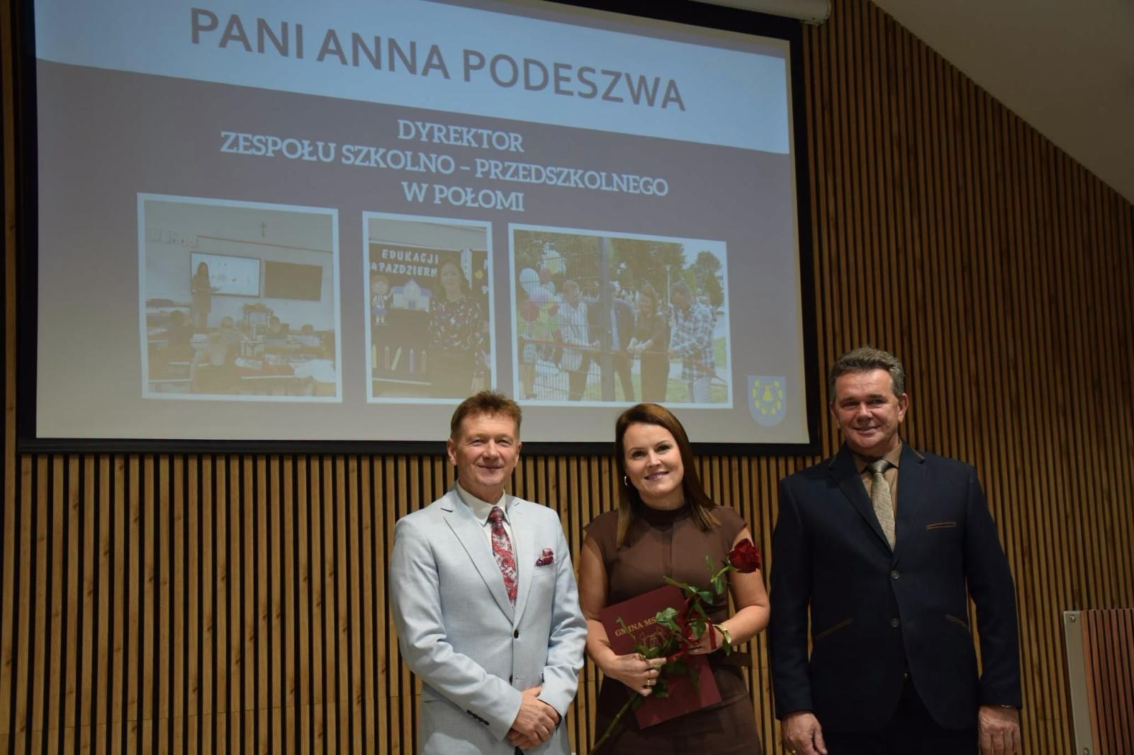 Zdjęcie w galerii na portalu naszwodzislaw.com: Po siedmiu latach wróciła Gala Edukacji Gminy Mszana. Wójt nagrodził nauczycieli wiadomości z regionu