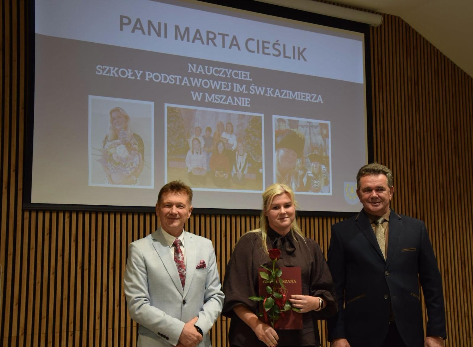 Zdjęcie w galerii na portalu naszwodzislaw.com: Po siedmiu latach wróciła Gala Edukacji Gminy Mszana. Wójt nagrodził nauczycieli wiadomości z regionu