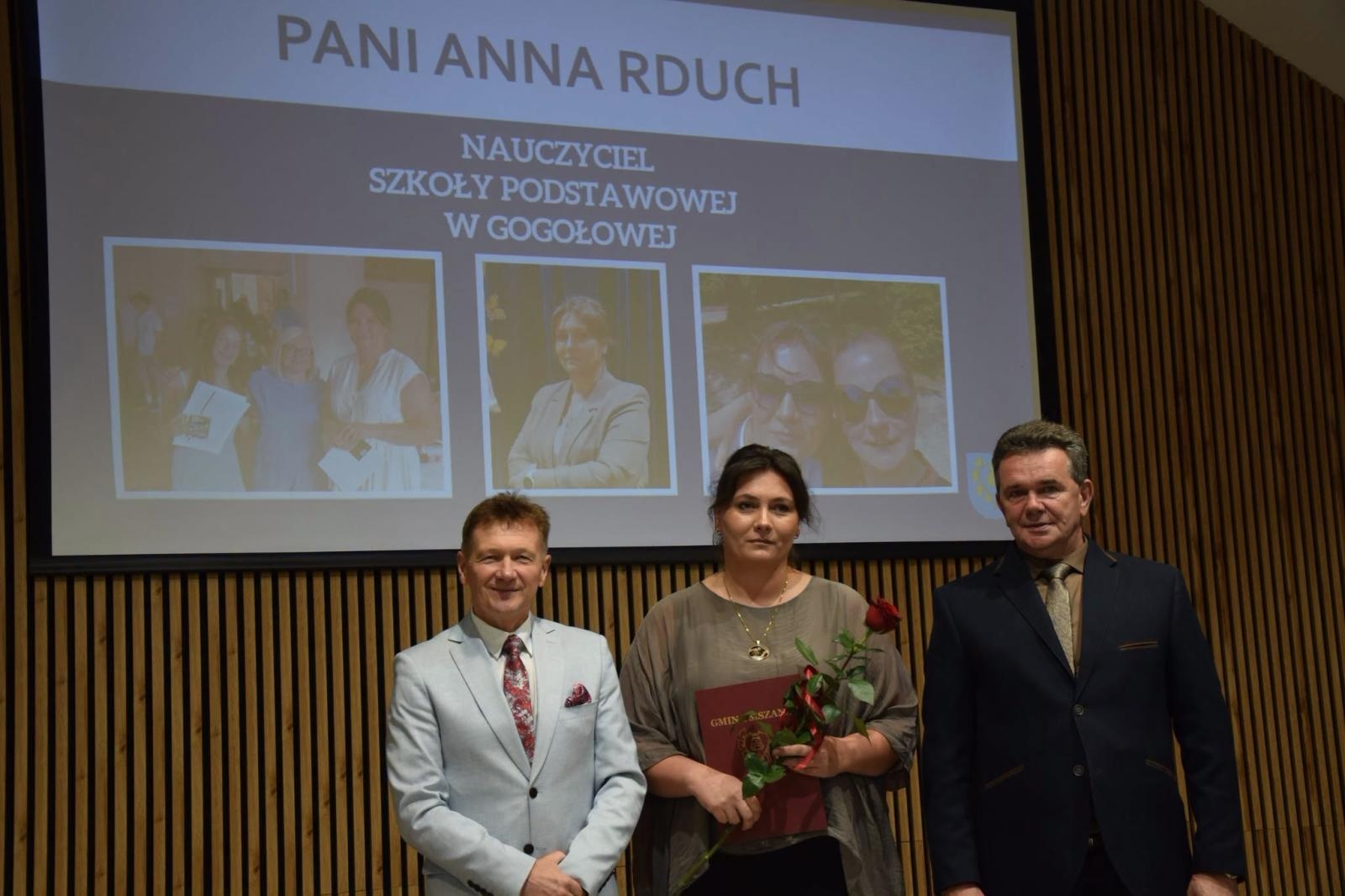 Zdjęcie w galerii na portalu naszwodzislaw.com: Po siedmiu latach wróciła Gala Edukacji Gminy Mszana. Wójt nagrodził nauczycieli wiadomości z regionu