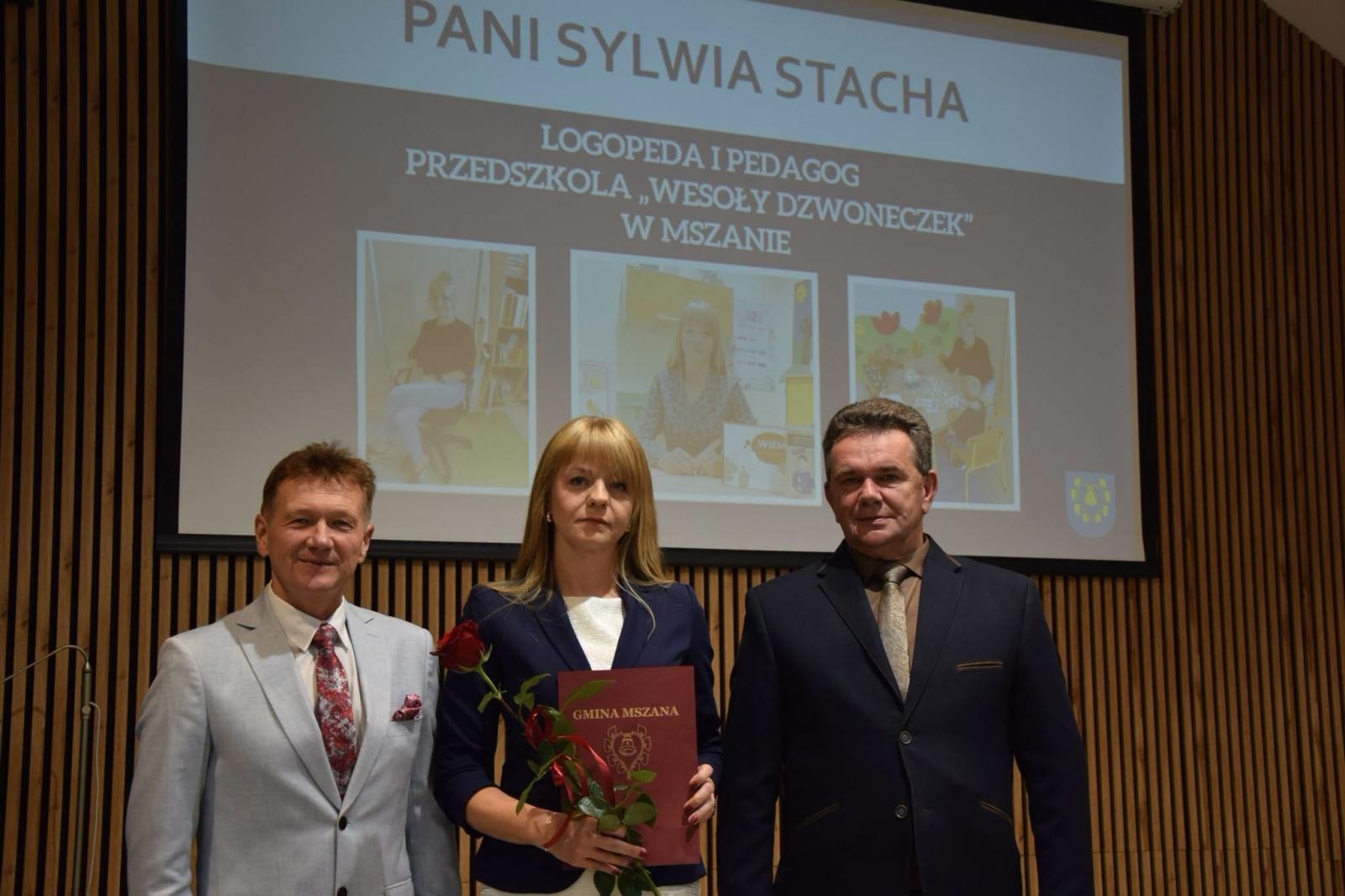 Zdjęcie w galerii na portalu naszwodzislaw.com: Po siedmiu latach wróciła Gala Edukacji Gminy Mszana. Wójt nagrodził nauczycieli wiadomości z regionu