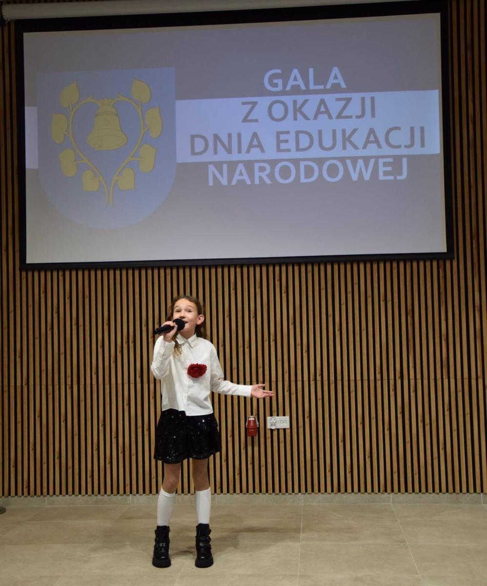 Zdjęcie w galerii na portalu naszwodzislaw.com: Po siedmiu latach wróciła Gala Edukacji Gminy Mszana. Wójt nagrodził nauczycieli wiadomości z regionu