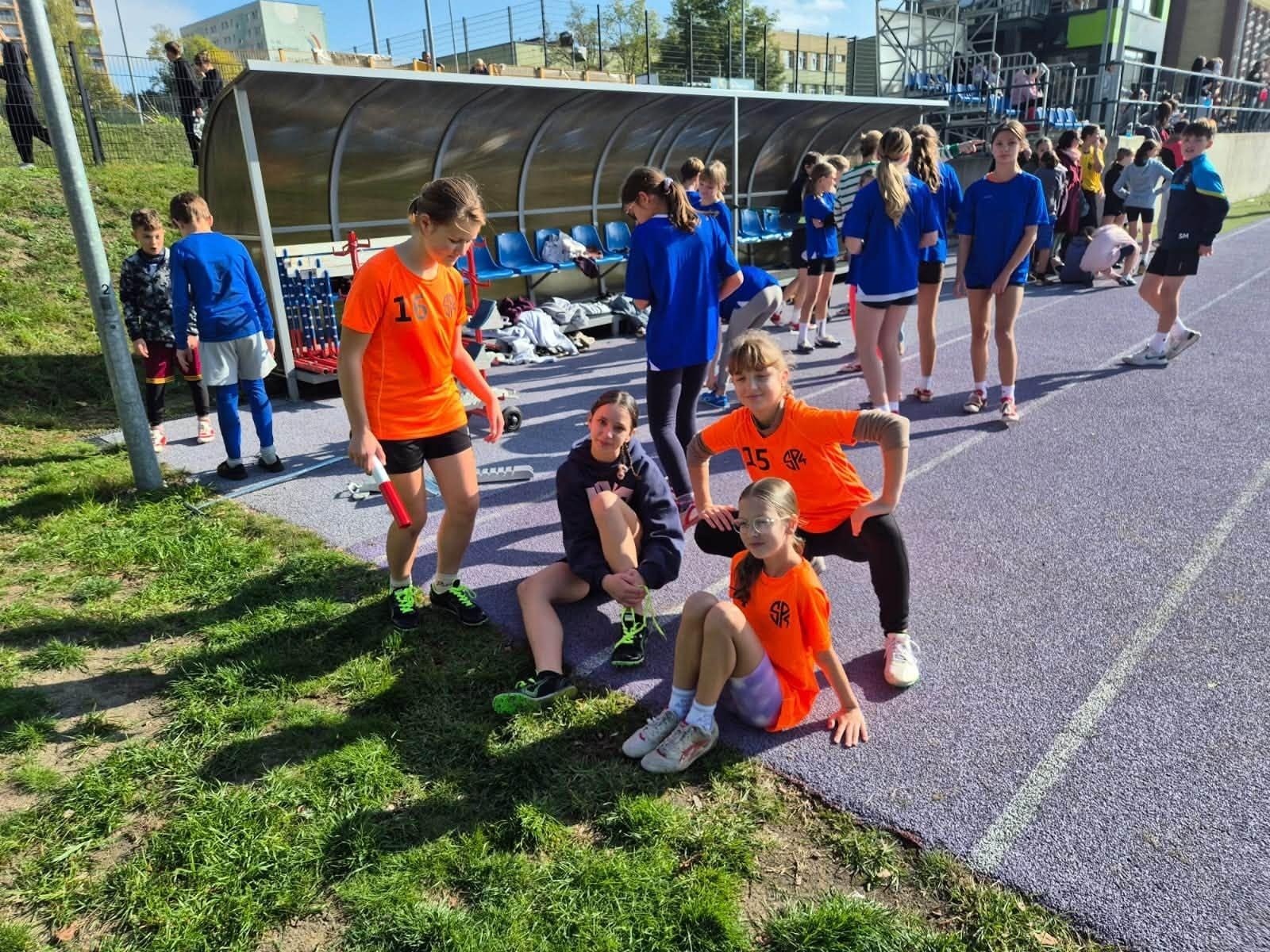 Zdjęcie w galerii na portalu naszwodzislaw.com: Uczniowie SP4 w Rydułtowach pokazali sportową klasę. Jest miejsce na podium wiadomości z regionu