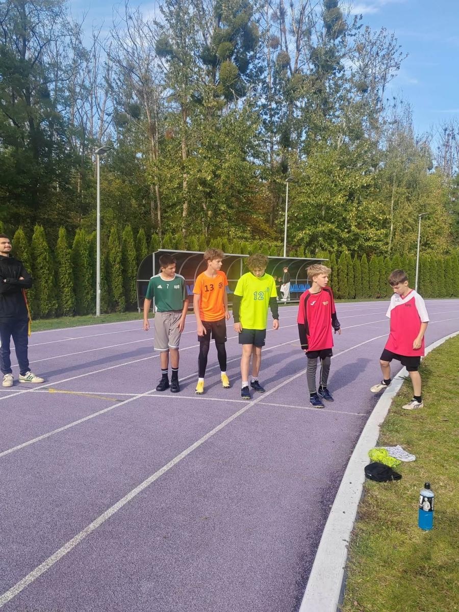 Zdjęcie w galerii na portalu naszwodzislaw.com: Uczniowie SP4 w Rydułtowach pokazali sportową klasę. Jest miejsce na podium wiadomości z regionu