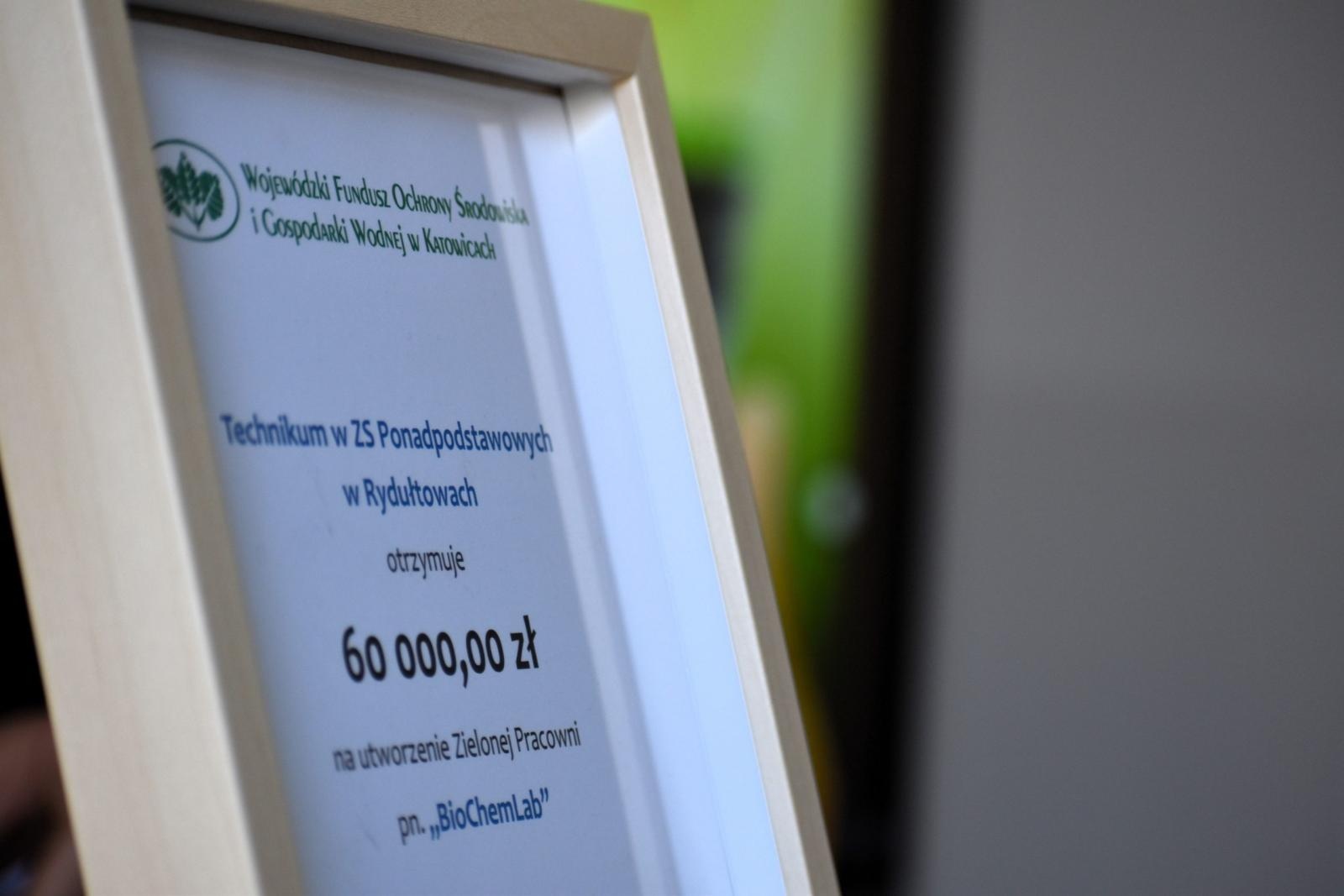 Zdjęcie w galerii na portalu naszwodzislaw.com: Nowoczesna pracownia biologiczno-chemiczna w Rydułtowach. Szkoła otrzymała 60 tys. zł dofinansowania wiadomości z regionu