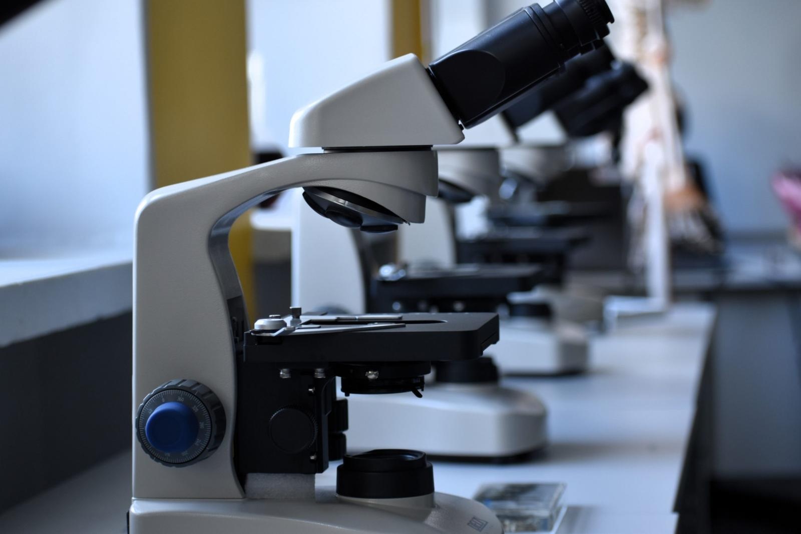Zdjęcie w galerii na portalu naszwodzislaw.com: Nowoczesna pracownia biologiczno-chemiczna w Rydułtowach. Szkoła otrzymała 60 tys. zł dofinansowania wiadomości z regionu