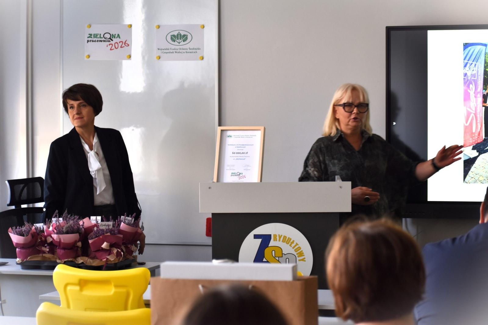 Zdjęcie w galerii na portalu naszwodzislaw.com: Nowoczesna pracownia biologiczno-chemiczna w Rydułtowach. Szkoła otrzymała 60 tys. zł dofinansowania wiadomości z regionu