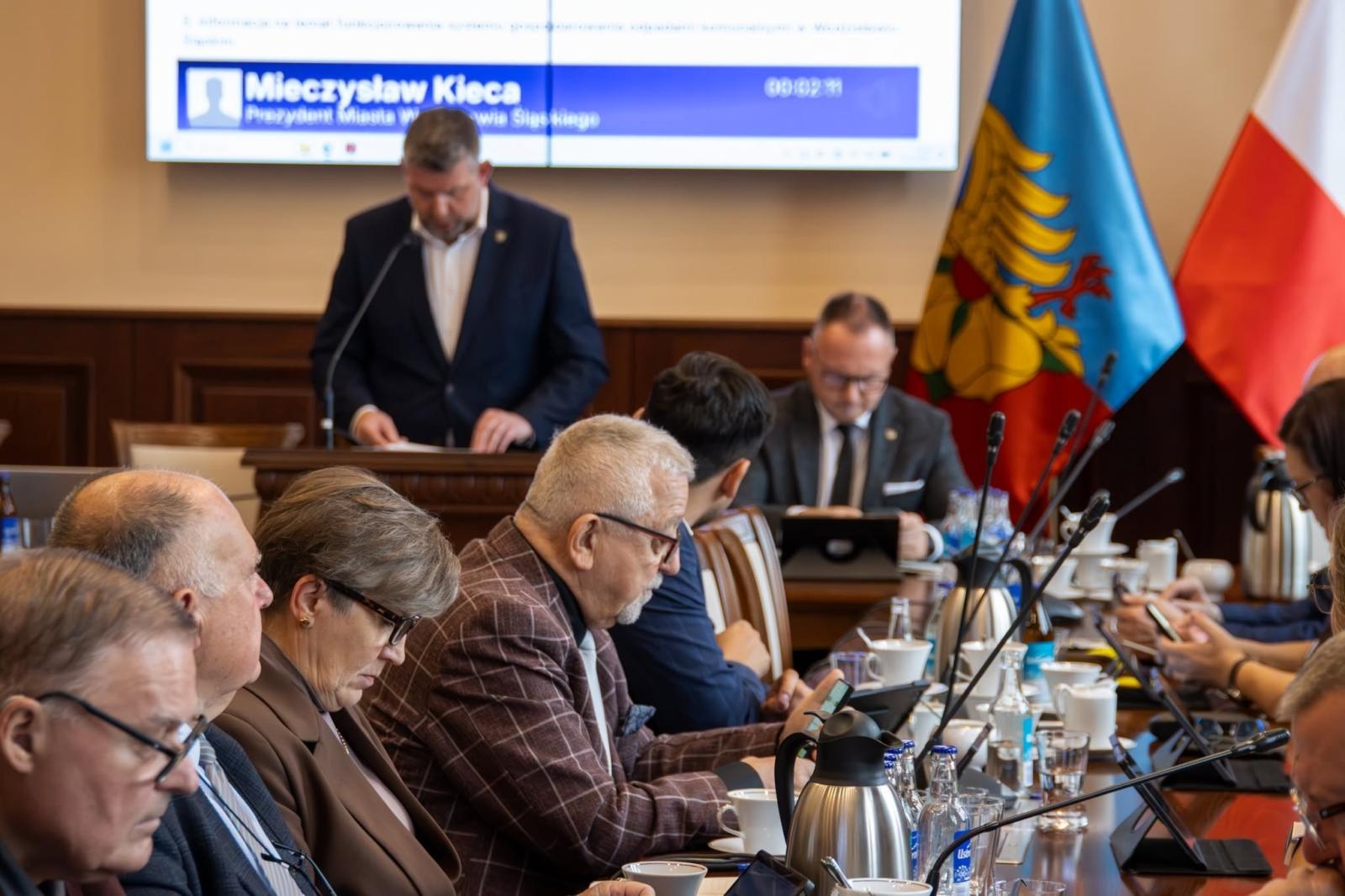Zdjęcie w galerii na portalu naszwodzislaw.com: Podatki na 2027 rok, remonty i reforma szkół. O czym debatowali wodzisławscy radni? wiadomości z regionu