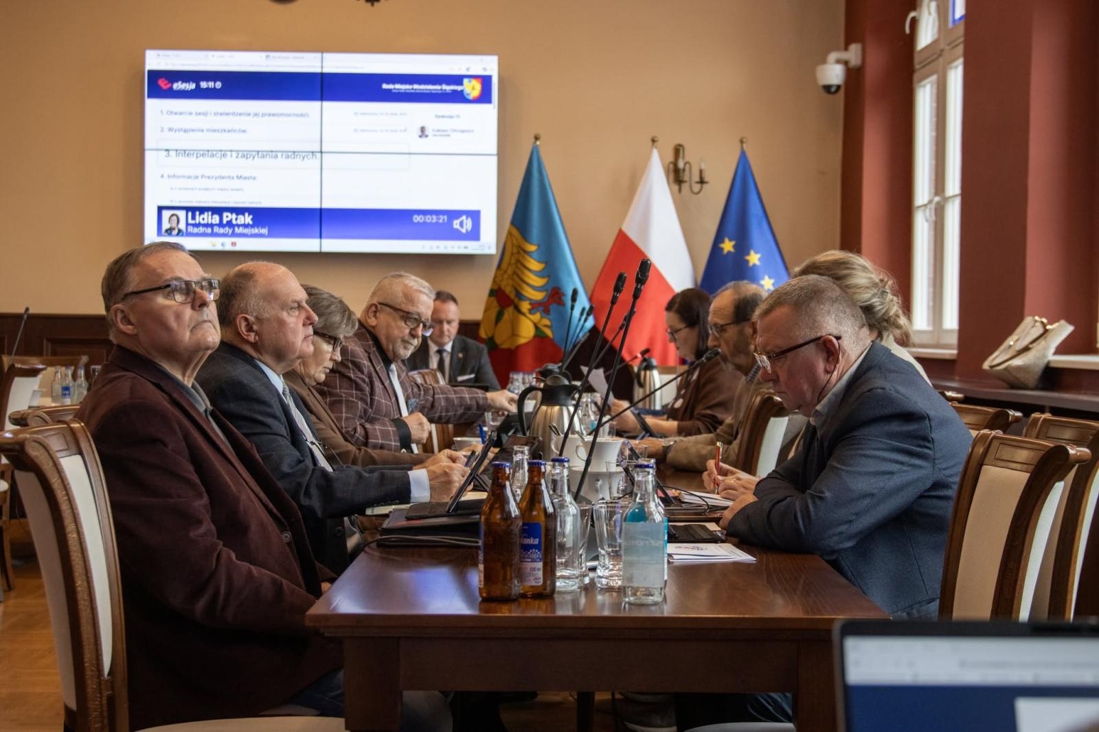 Zdjęcie w galerii na portalu naszwodzislaw.com: Podatki na 2027 rok, remonty i reforma szkół. O czym debatowali wodzisławscy radni? wiadomości z regionu