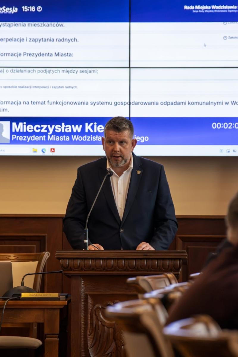 Zdjęcie w galerii na portalu naszwodzislaw.com: Podatki na 2027 rok, remonty i reforma szkół. O czym debatowali wodzisławscy radni? wiadomości z regionu