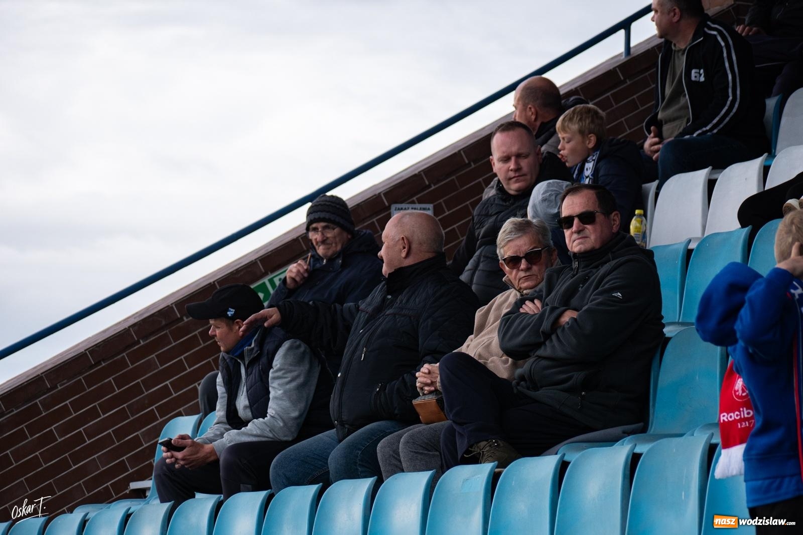 Zdjęcie w galerii na portalu naszwodzislaw.com: Sędzia temperował ich zapędy kartkami, Racibórz golami. Unia Racibórz wygrywa derby z imienniczką [FOTO] wiadomości z regionu