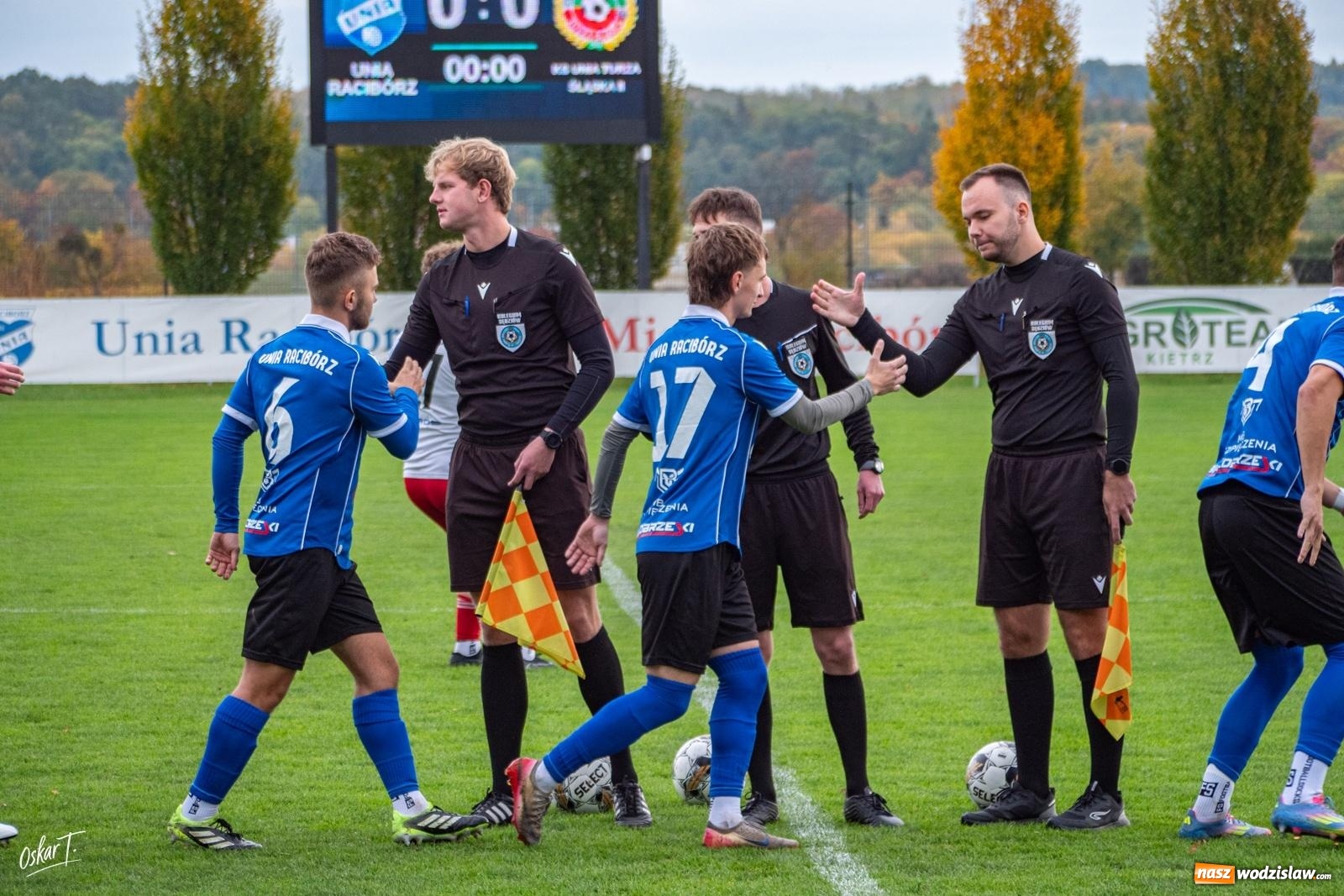Zdjęcie w galerii na portalu naszwodzislaw.com: Sędzia temperował ich zapędy kartkami, Racibórz golami. Unia Racibórz wygrywa derby z imienniczką [FOTO] wiadomości z regionu