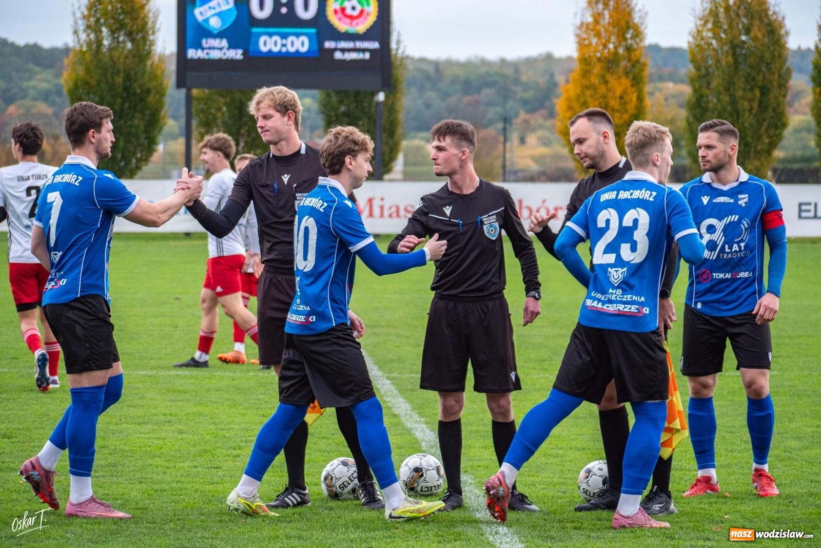 Zdjęcie w galerii na portalu naszwodzislaw.com: Sędzia temperował ich zapędy kartkami, Racibórz golami. Unia Racibórz wygrywa derby z imienniczką [FOTO] wiadomości z regionu