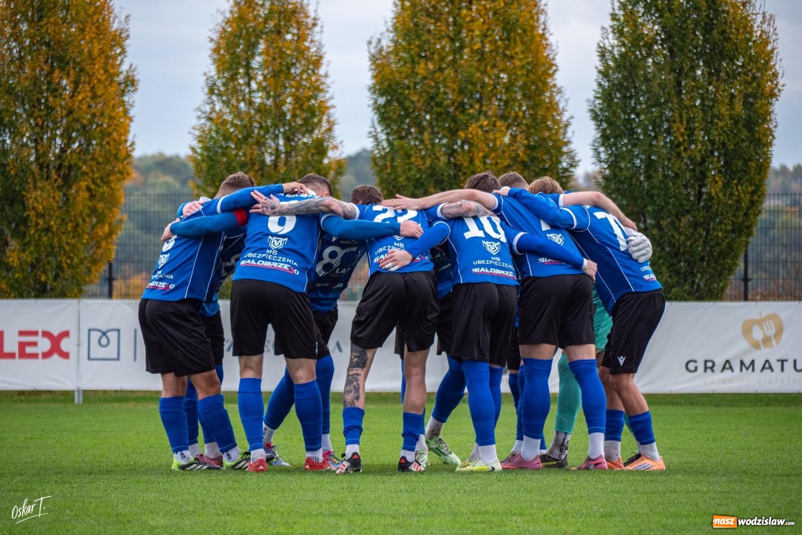 Zdjęcie w galerii na portalu naszwodzislaw.com: Sędzia temperował ich zapędy kartkami, Racibórz golami. Unia Racibórz wygrywa derby z imienniczką [FOTO] wiadomości z regionu