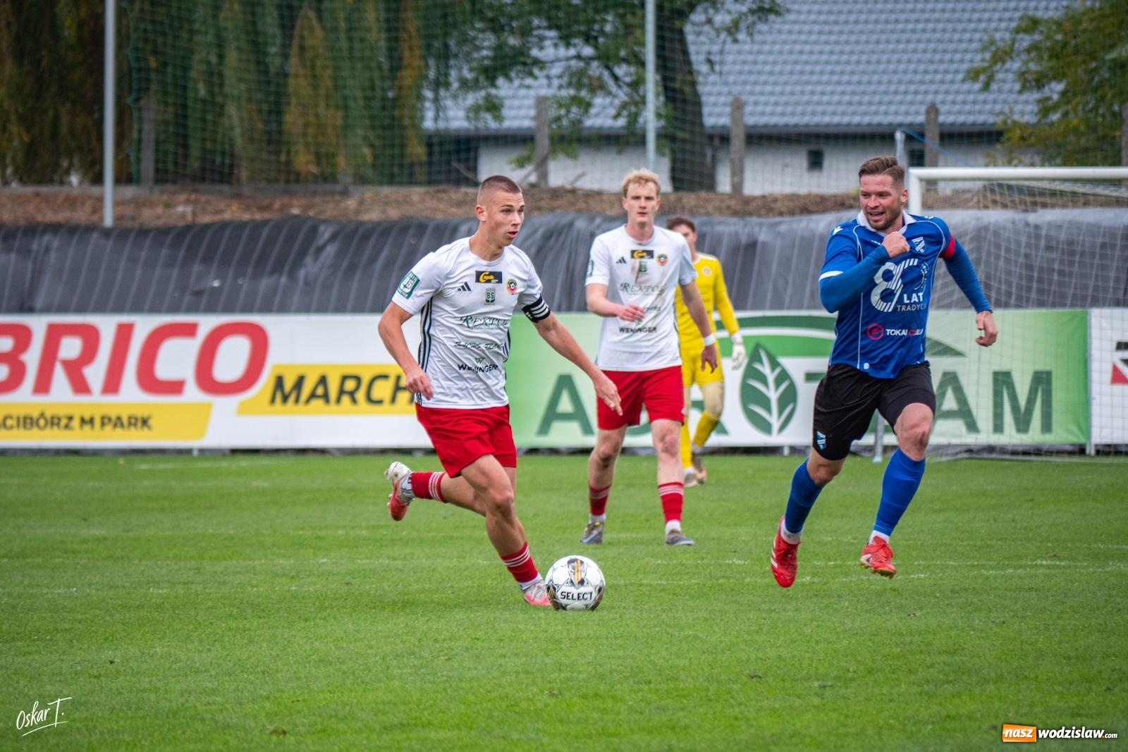 Zdjęcie w galerii na portalu naszwodzislaw.com: Sędzia temperował ich zapędy kartkami, Racibórz golami. Unia Racibórz wygrywa derby z imienniczką [FOTO] wiadomości z regionu