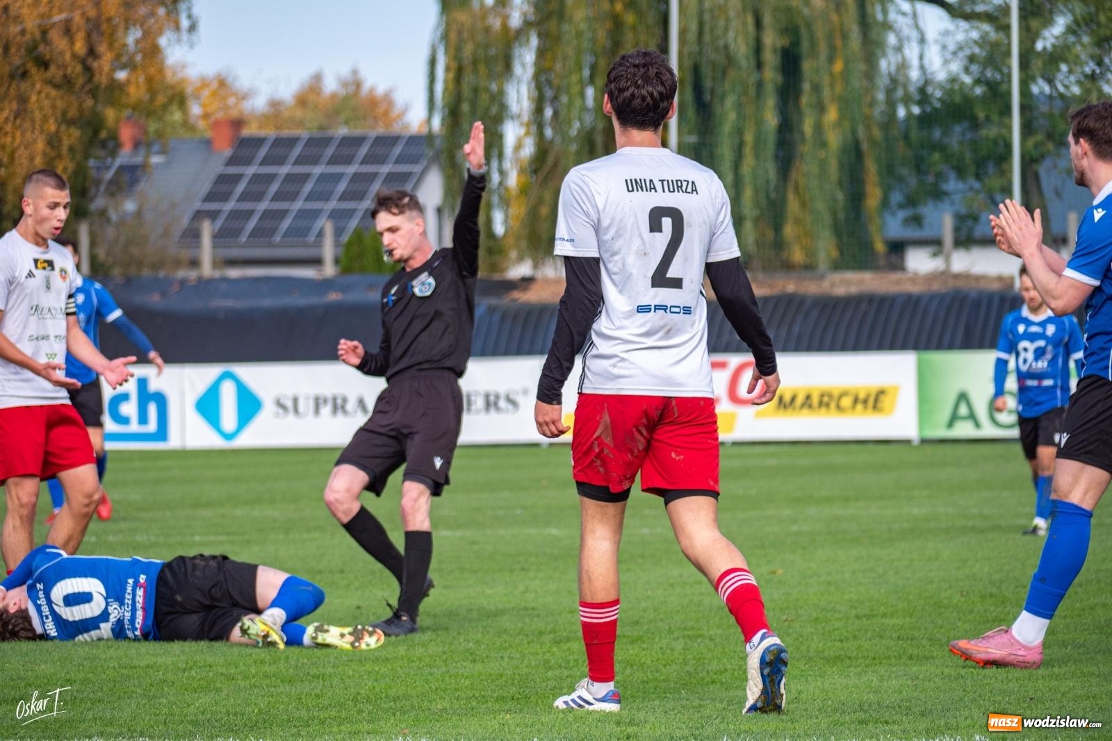 Zdjęcie w galerii na portalu naszwodzislaw.com: Sędzia temperował ich zapędy kartkami, Racibórz golami. Unia Racibórz wygrywa derby z imienniczką [FOTO] wiadomości z regionu