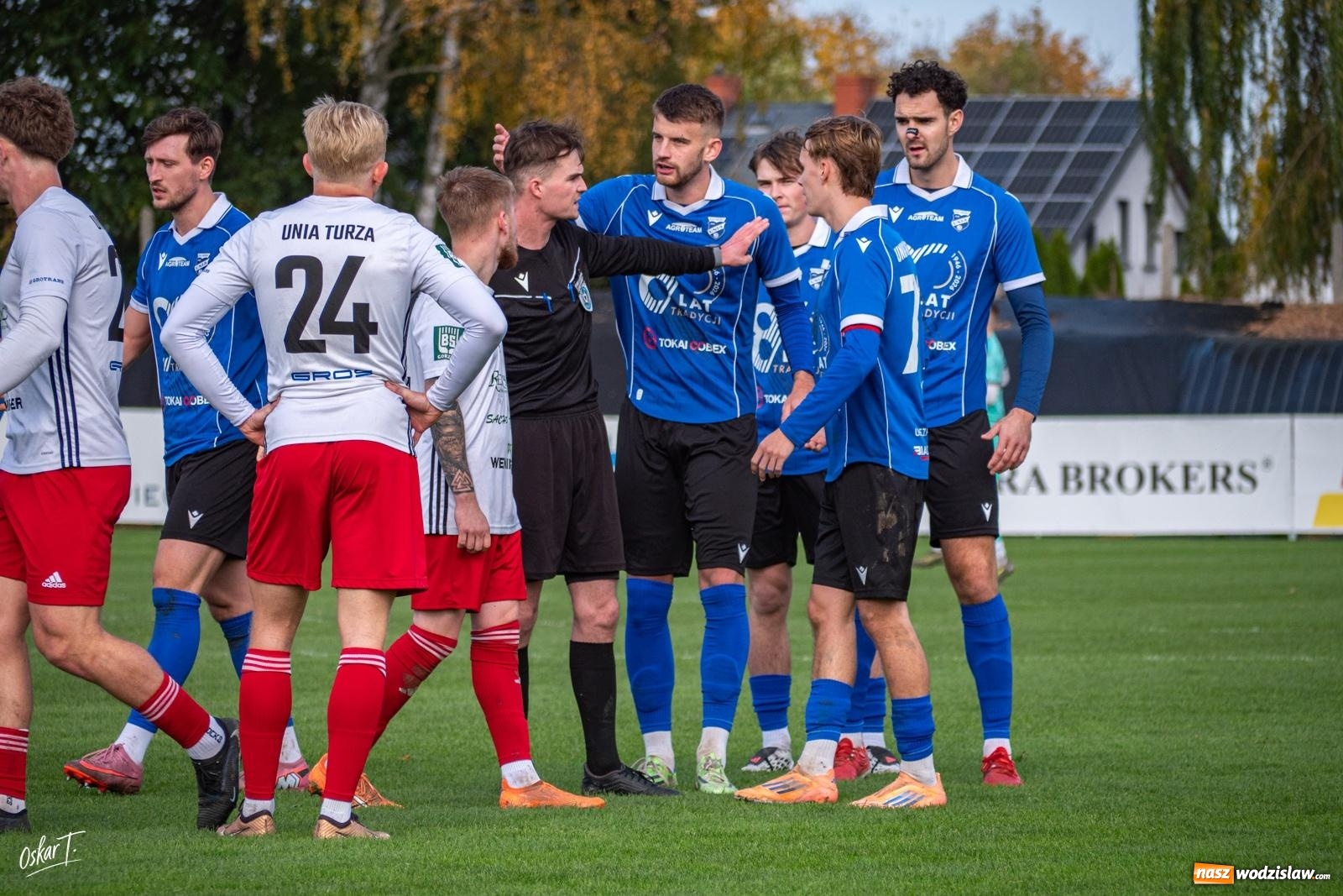 Zdjęcie w galerii na portalu naszwodzislaw.com: Sędzia temperował ich zapędy kartkami, Racibórz golami. Unia Racibórz wygrywa derby z imienniczką [FOTO] wiadomości z regionu