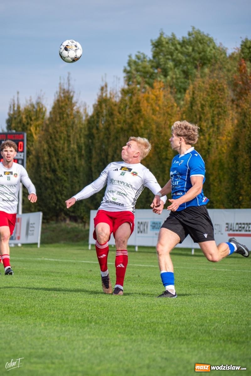 Zdjęcie w galerii na portalu naszwodzislaw.com: Sędzia temperował ich zapędy kartkami, Racibórz golami. Unia Racibórz wygrywa derby z imienniczką [FOTO] wiadomości z regionu