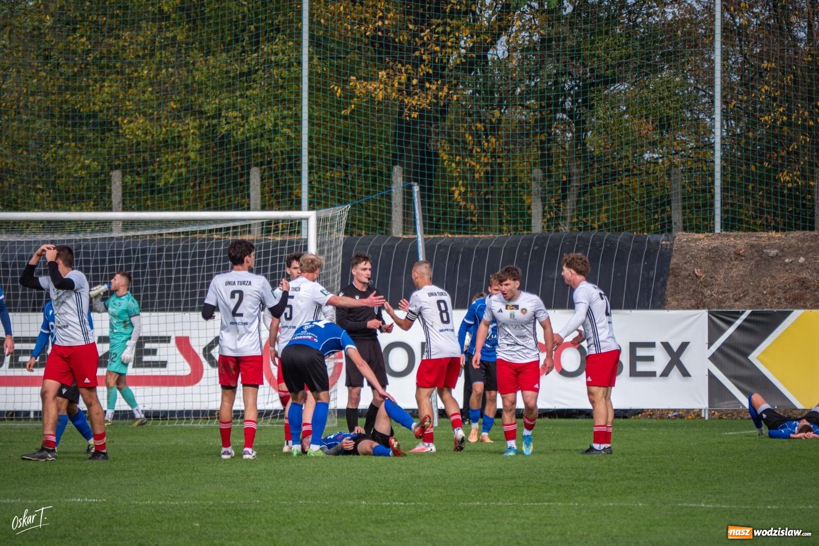 Zdjęcie w galerii na portalu naszwodzislaw.com: Sędzia temperował ich zapędy kartkami, Racibórz golami. Unia Racibórz wygrywa derby z imienniczką [FOTO] wiadomości z regionu