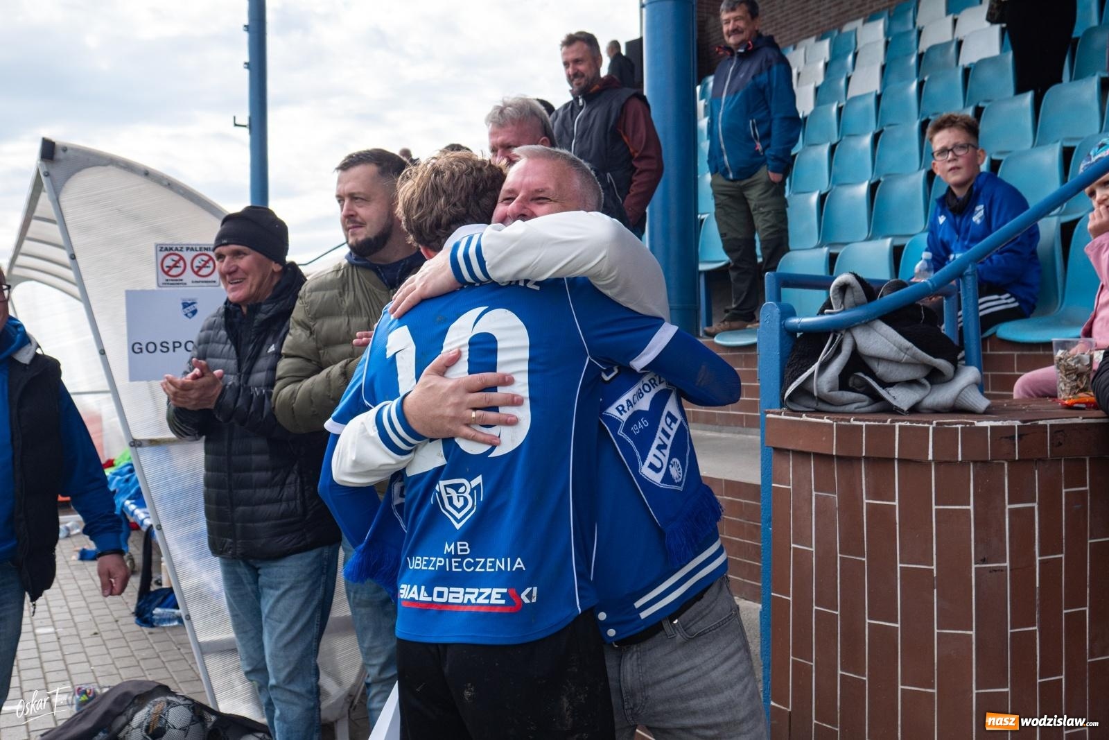 Zdjęcie w galerii na portalu naszwodzislaw.com: Sędzia temperował ich zapędy kartkami, Racibórz golami. Unia Racibórz wygrywa derby z imienniczką [FOTO] wiadomości z regionu