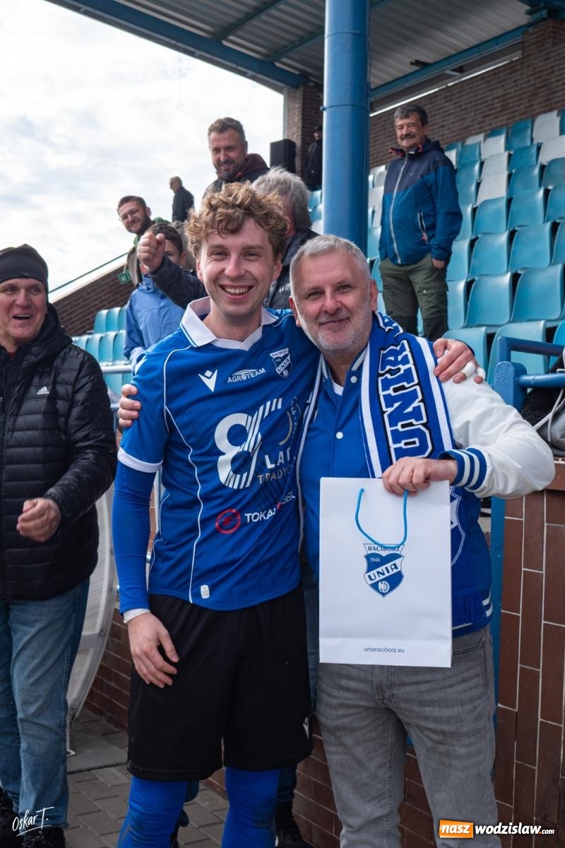 Zdjęcie w galerii na portalu naszwodzislaw.com: Sędzia temperował ich zapędy kartkami, Racibórz golami. Unia Racibórz wygrywa derby z imienniczką [FOTO] wiadomości z regionu