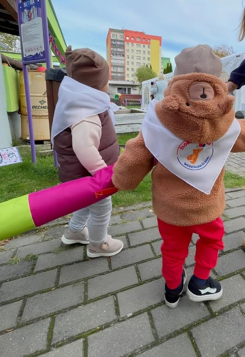 Zdjęcie w galerii na portalu naszwodzislaw.com: 15 lat dziecięcych uśmiechów i pierwszych kroków. Żłobek Miejski nr 1 świętuje jubileusz wiadomości z regionu