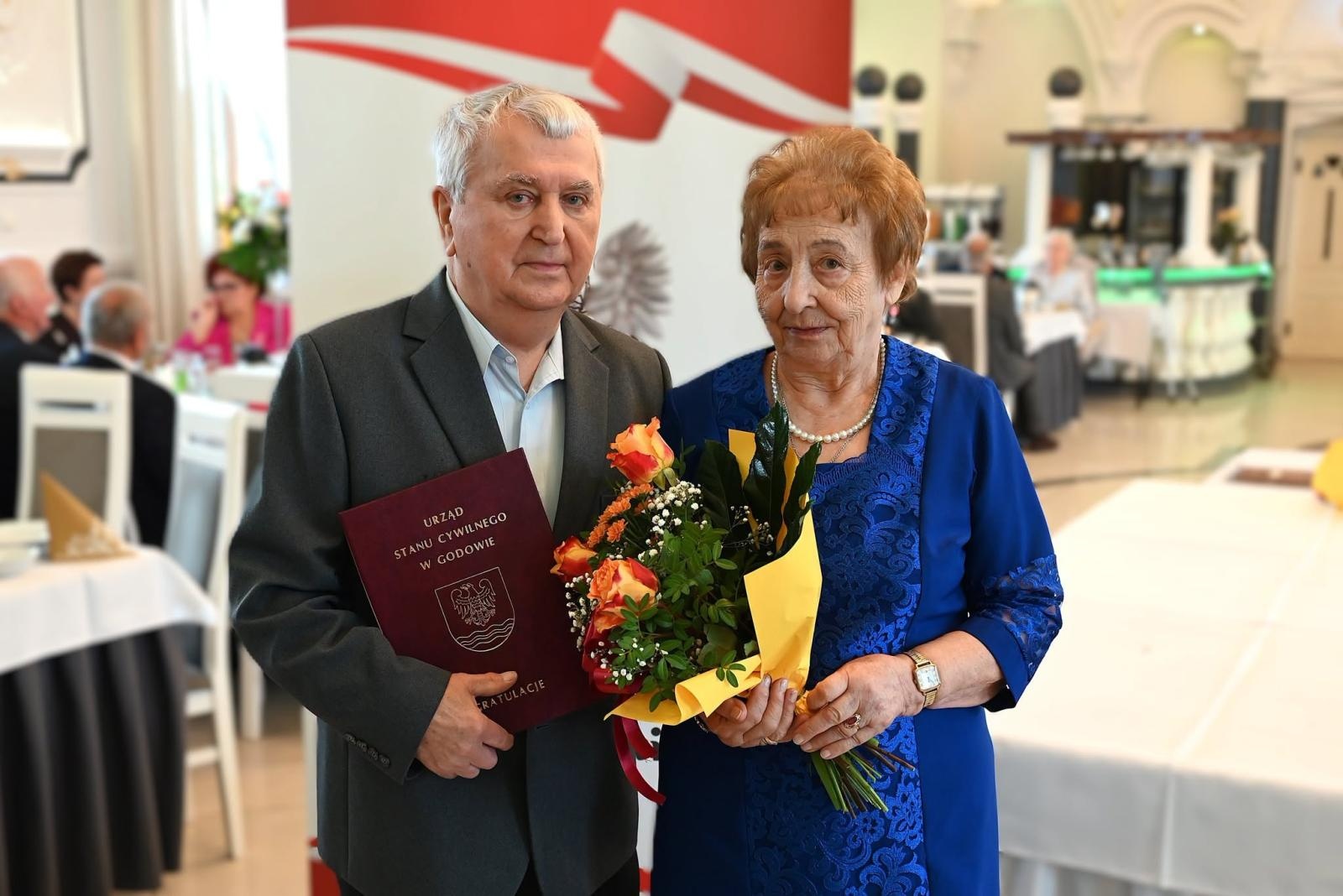 Zdjęcie w galerii na portalu naszwodzislaw.com: Miłość na całe życie. W gminie Godów uhonorowano małżeńskich jubilatów wiadomości z regionu