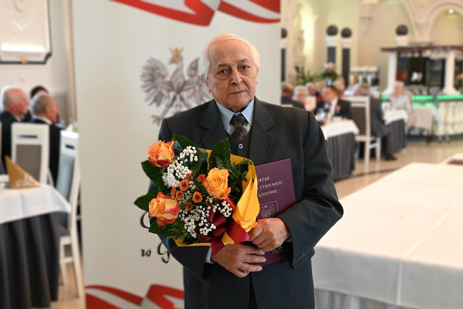 Zdjęcie w galerii na portalu naszwodzislaw.com: Miłość na całe życie. W gminie Godów uhonorowano małżeńskich jubilatów wiadomości z regionu