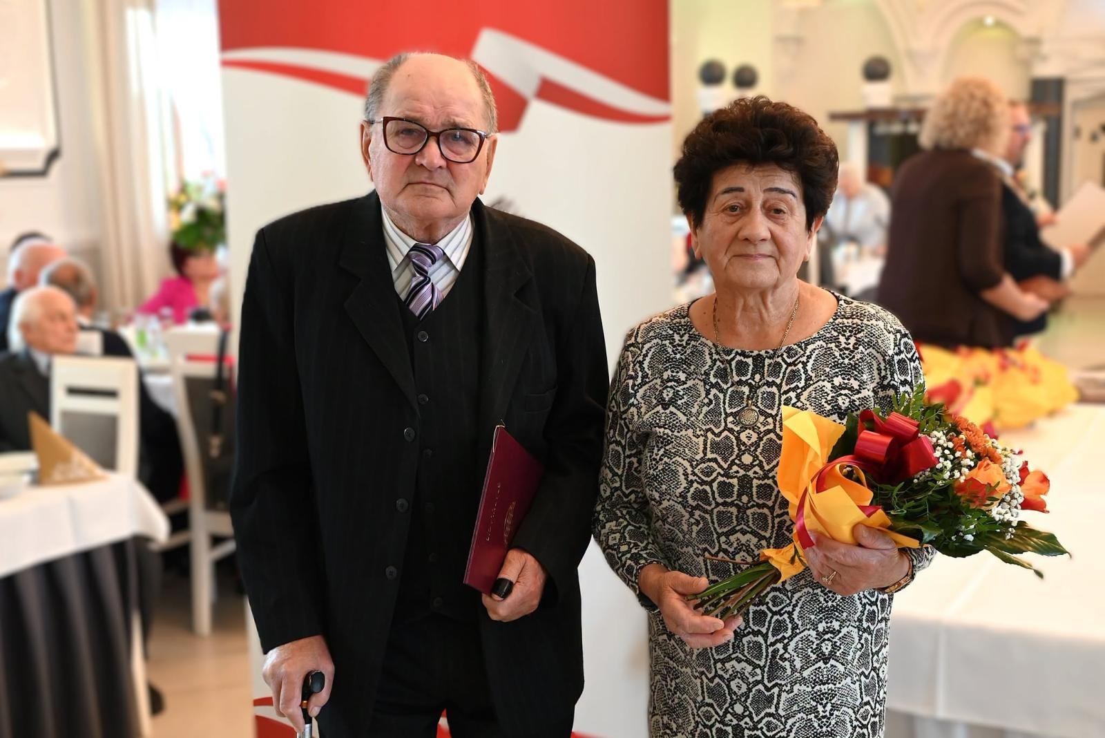 Zdjęcie w galerii na portalu naszwodzislaw.com: Miłość na całe życie. W gminie Godów uhonorowano małżeńskich jubilatów wiadomości z regionu