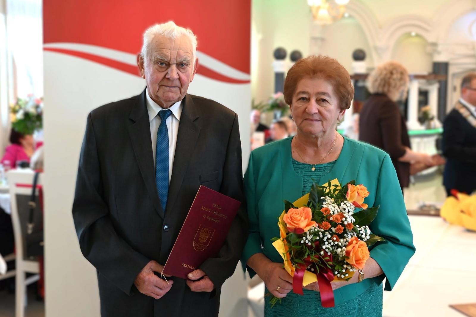 Zdjęcie w galerii na portalu naszwodzislaw.com: Miłość na całe życie. W gminie Godów uhonorowano małżeńskich jubilatów wiadomości z regionu