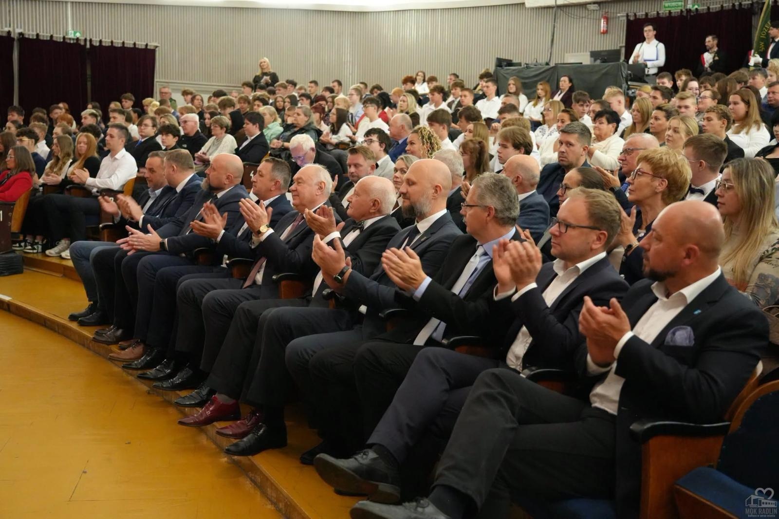 Zdjęcie w galerii na portalu naszwodzislaw.com: Młodzi rzemieślnicy złożyli ślubowanie. VI gala odbyła się w Radlinie wiadomości z regionu