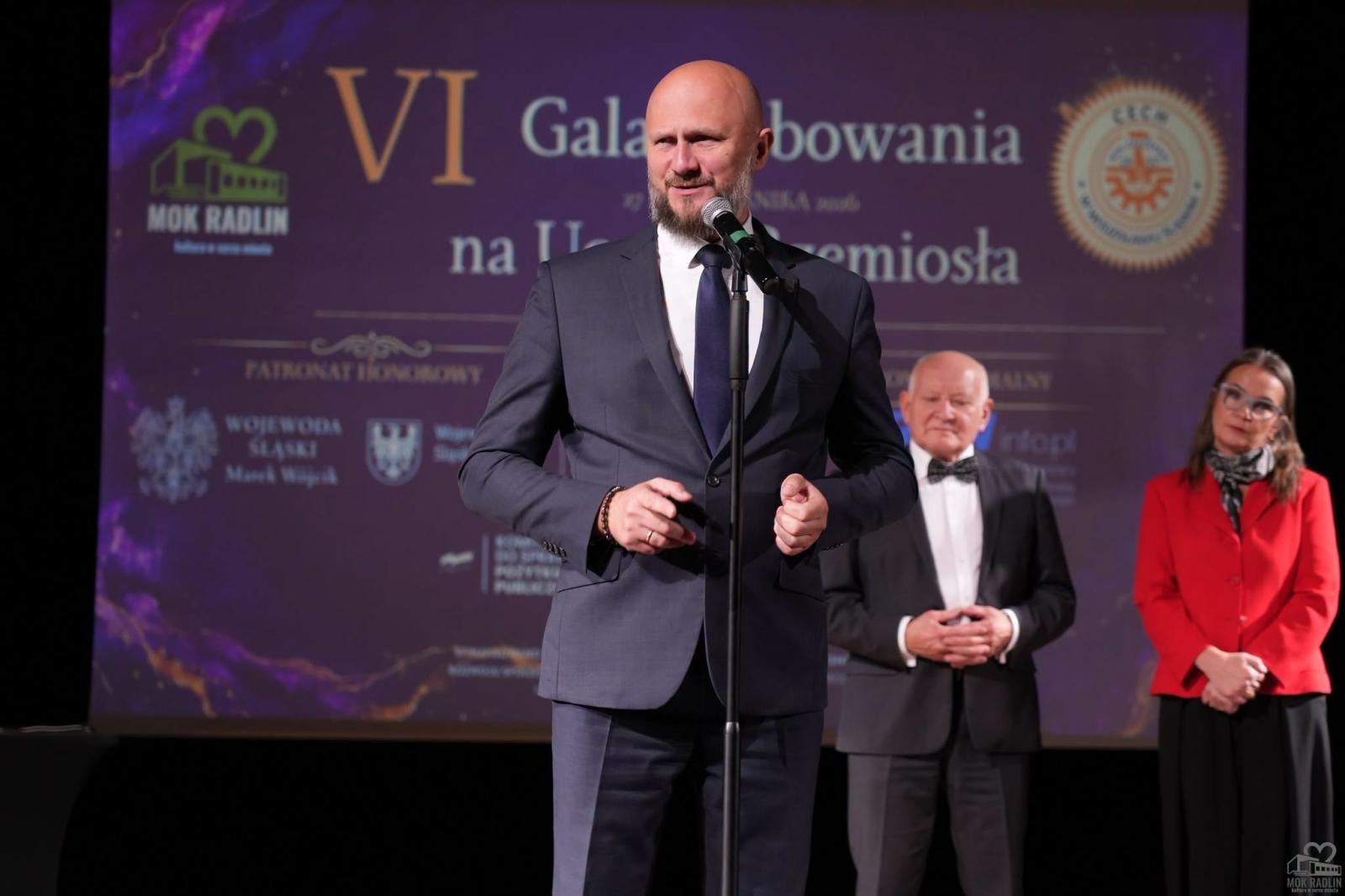 Zdjęcie w galerii na portalu naszwodzislaw.com: Młodzi rzemieślnicy złożyli ślubowanie. VI gala odbyła się w Radlinie wiadomości z regionu