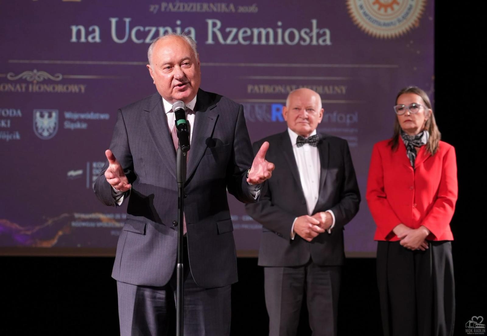 Zdjęcie w galerii na portalu naszwodzislaw.com: Młodzi rzemieślnicy złożyli ślubowanie. VI gala odbyła się w Radlinie wiadomości z regionu