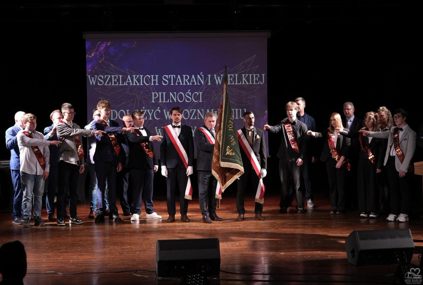 Zdjęcie w galerii na portalu naszwodzislaw.com: Młodzi rzemieślnicy złożyli ślubowanie. VI gala odbyła się w Radlinie wiadomości z regionu