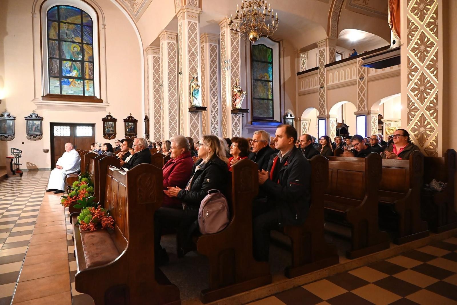 Zdjęcie w galerii na portalu naszwodzislaw.com: Laus Tibi Christi po raz pierwszy zabrzmiało w Skrzyszowie. Finał festiwalu zachwycił publiczność wiadomości z regionu