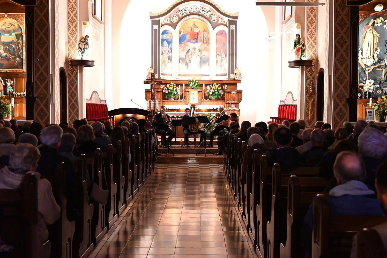 Zdjęcie w galerii na portalu naszwodzislaw.com: Laus Tibi Christi po raz pierwszy zabrzmiało w Skrzyszowie. Finał festiwalu zachwycił publiczność wiadomości z regionu
