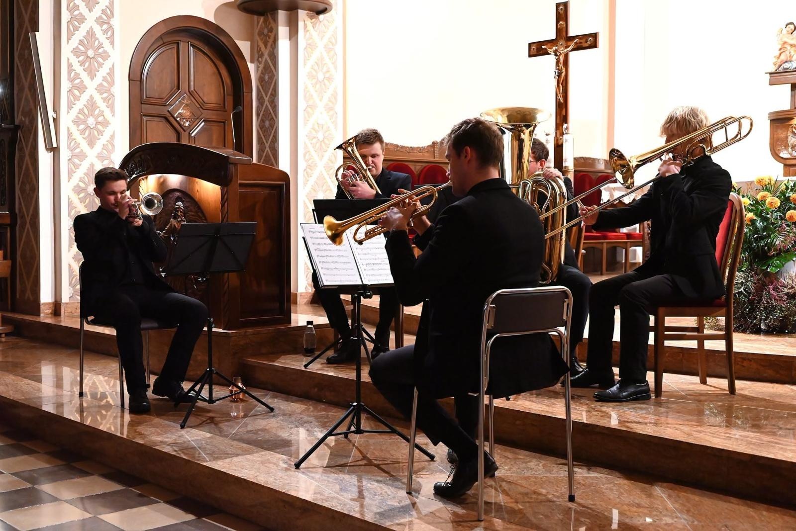 Zdjęcie w galerii na portalu naszwodzislaw.com: Laus Tibi Christi po raz pierwszy zabrzmiało w Skrzyszowie. Finał festiwalu zachwycił publiczność wiadomości z regionu