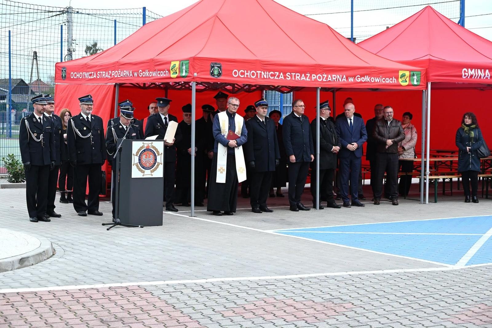 Zdjęcie w galerii na portalu naszwodzislaw.com: Nowy wóz strażacki dla OSP Gołkowice. Wiadomo, ile kosztował i kto dołożył pieniądze wiadomości z regionu