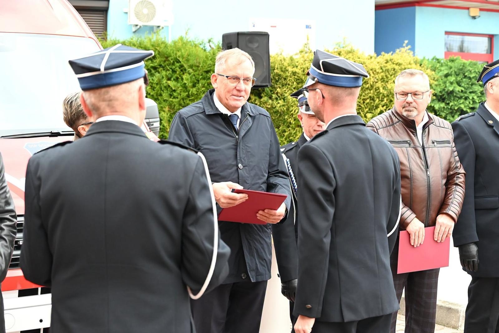 Zdjęcie w galerii na portalu naszwodzislaw.com: Nowy wóz strażacki dla OSP Gołkowice. Wiadomo, ile kosztował i kto dołożył pieniądze wiadomości z regionu
