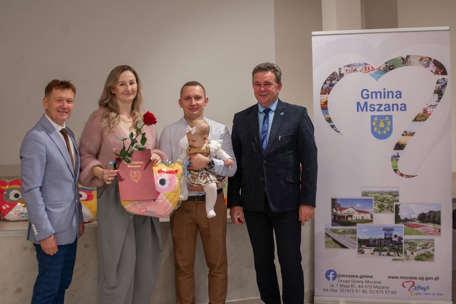 Zdjęcie w galerii na portalu naszwodzislaw.com: W Gminie Mszana urodziło się 35 dzieci. Władze spotkały się z maluchami i ich rodzicami wiadomości z regionu