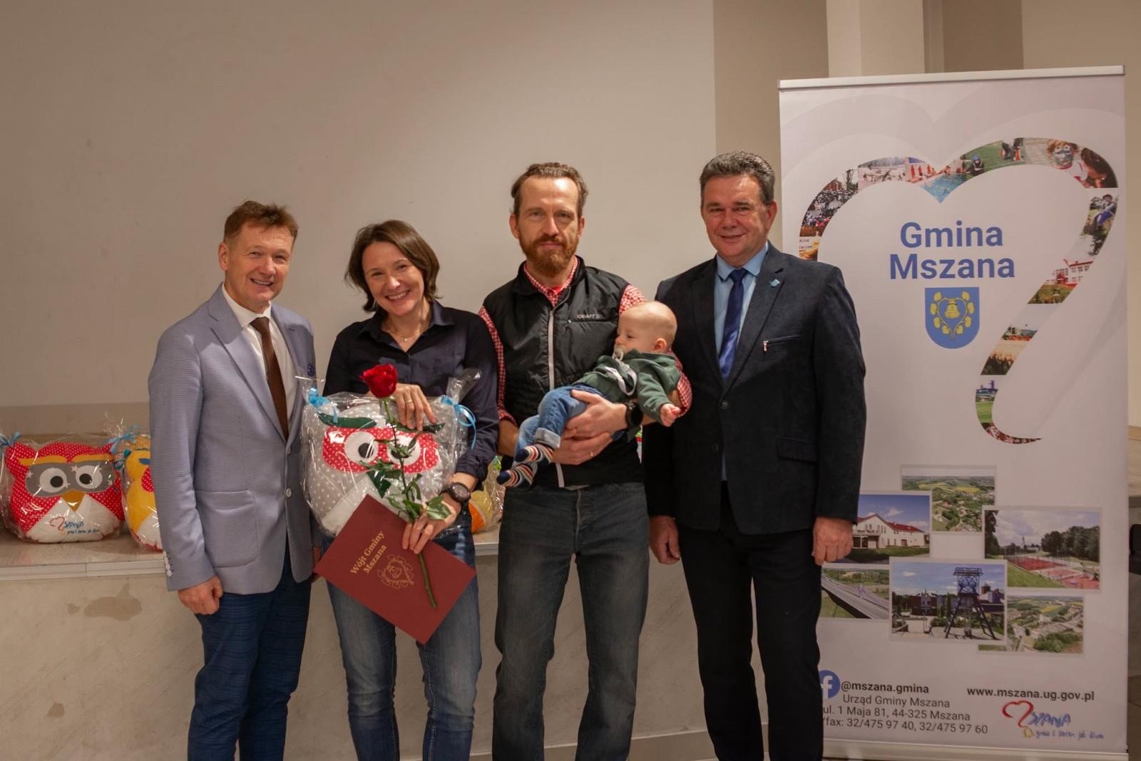 Zdjęcie w galerii na portalu naszwodzislaw.com: W Gminie Mszana urodziło się 35 dzieci. Władze spotkały się z maluchami i ich rodzicami wiadomości z regionu