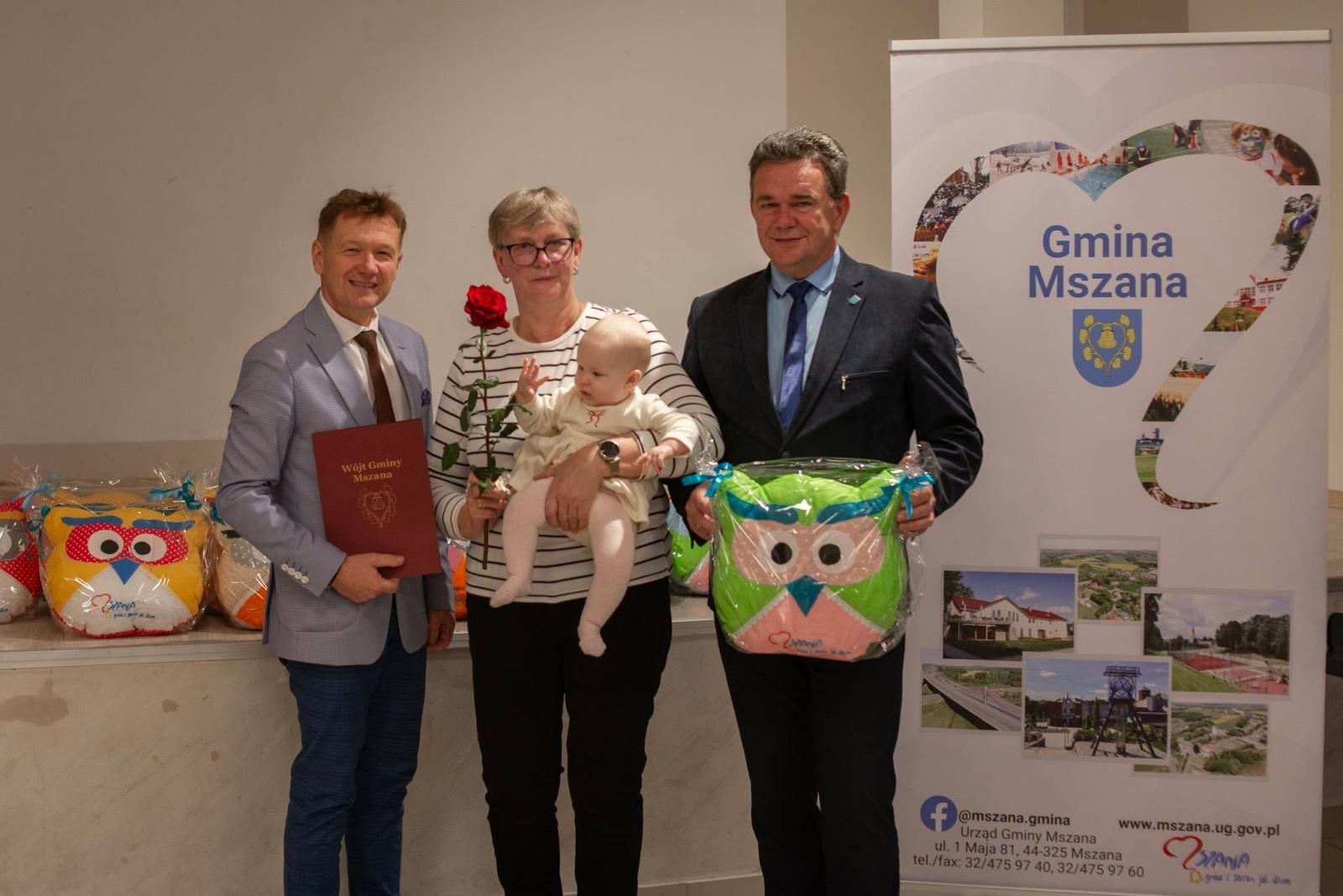 Zdjęcie w galerii na portalu naszwodzislaw.com: W Gminie Mszana urodziło się 35 dzieci. Władze spotkały się z maluchami i ich rodzicami wiadomości z regionu