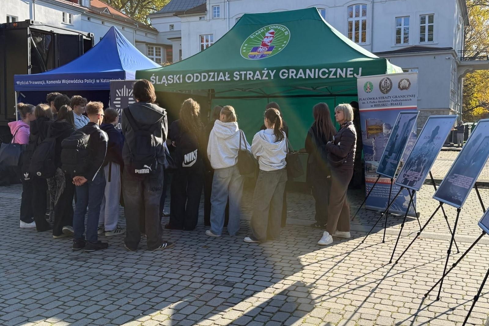 Zdjęcie w galerii na portalu naszwodzislaw.com: EscapeTruck w Śląskim Oddziale Straży Granicznej wiadomości z regionu